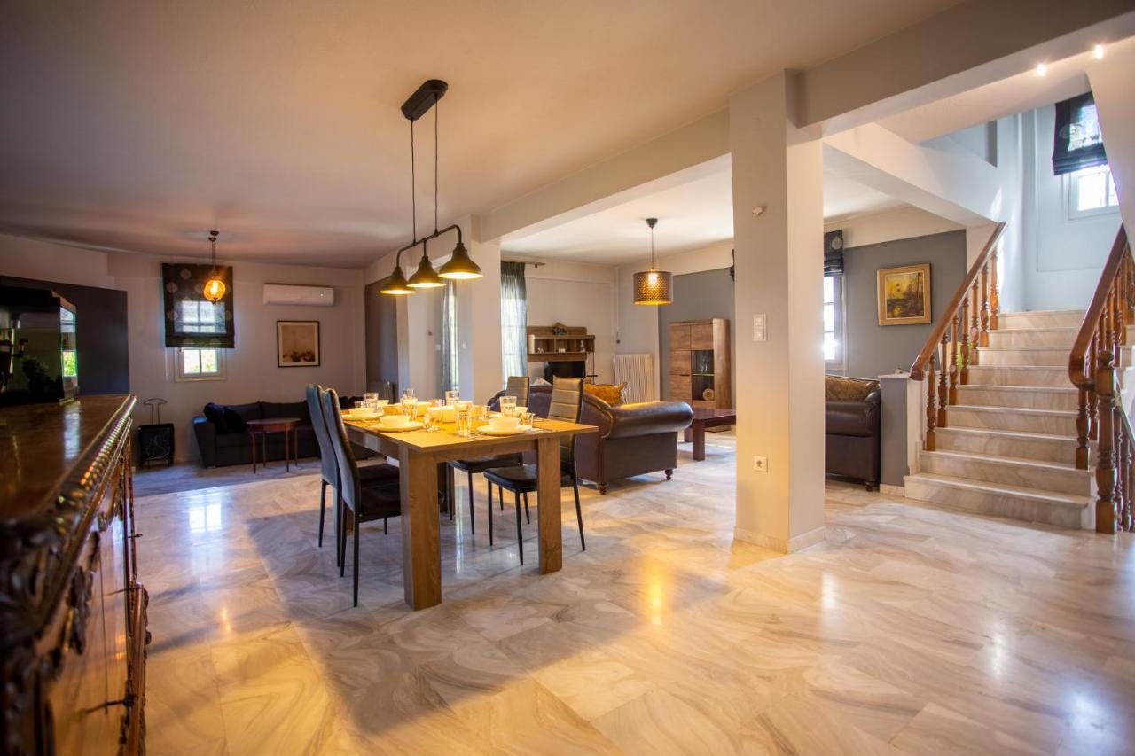 Τraditional Fully Detached Villa On A Luxurious Hillock Of Thessaloniki With Its Own Garden Also For Family & Wedding Gatherings For 10 To 25 People Only 15 Minutes From Airport Kültér fotó