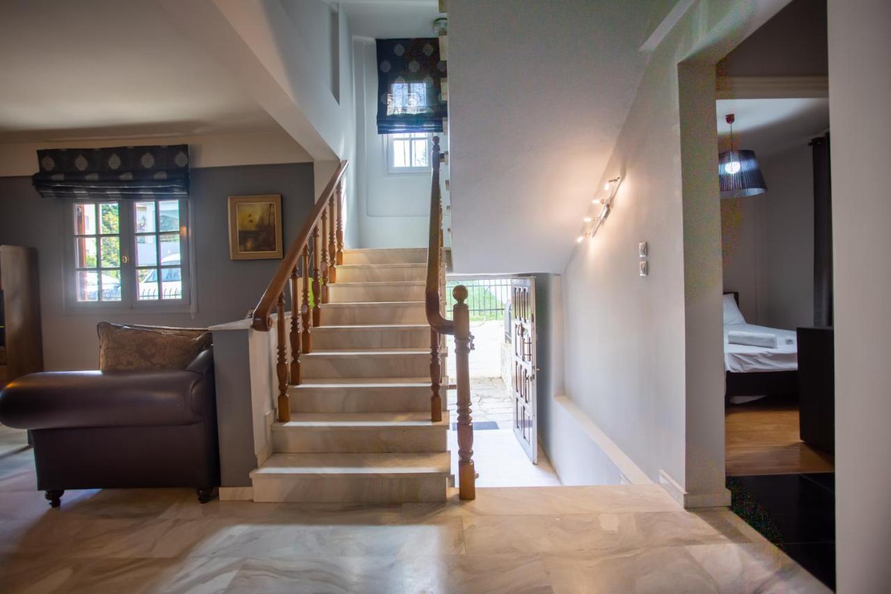 Τraditional Fully Detached Villa On A Luxurious Hillock Of Thessaloniki With Its Own Garden Also For Family & Wedding Gatherings For 10 To 25 People Only 15 Minutes From Airport Kültér fotó