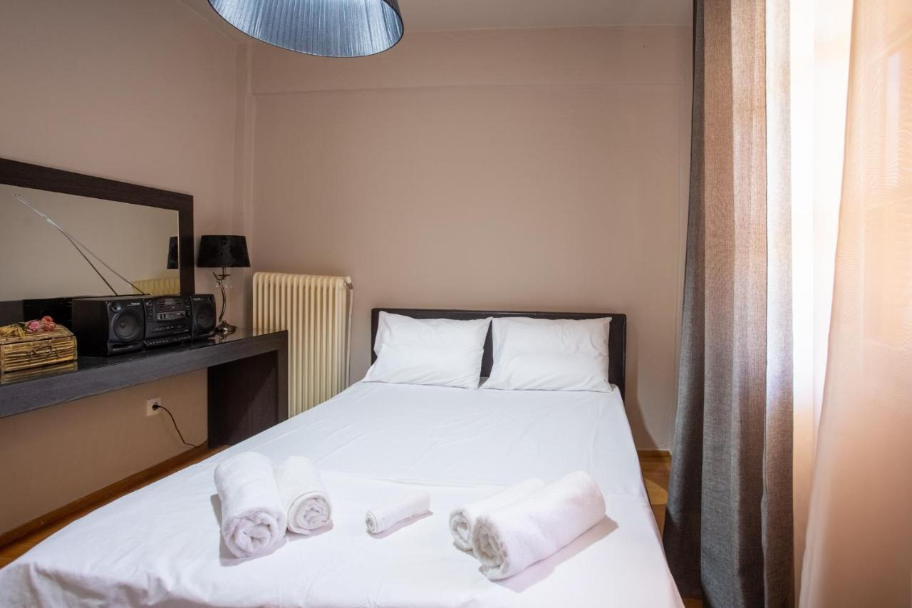 Τraditional Fully Detached Villa On A Luxurious Hillock Of Thessaloniki With Its Own Garden Also For Family & Wedding Gatherings For 10 To 25 People Only 15 Minutes From Airport Kültér fotó