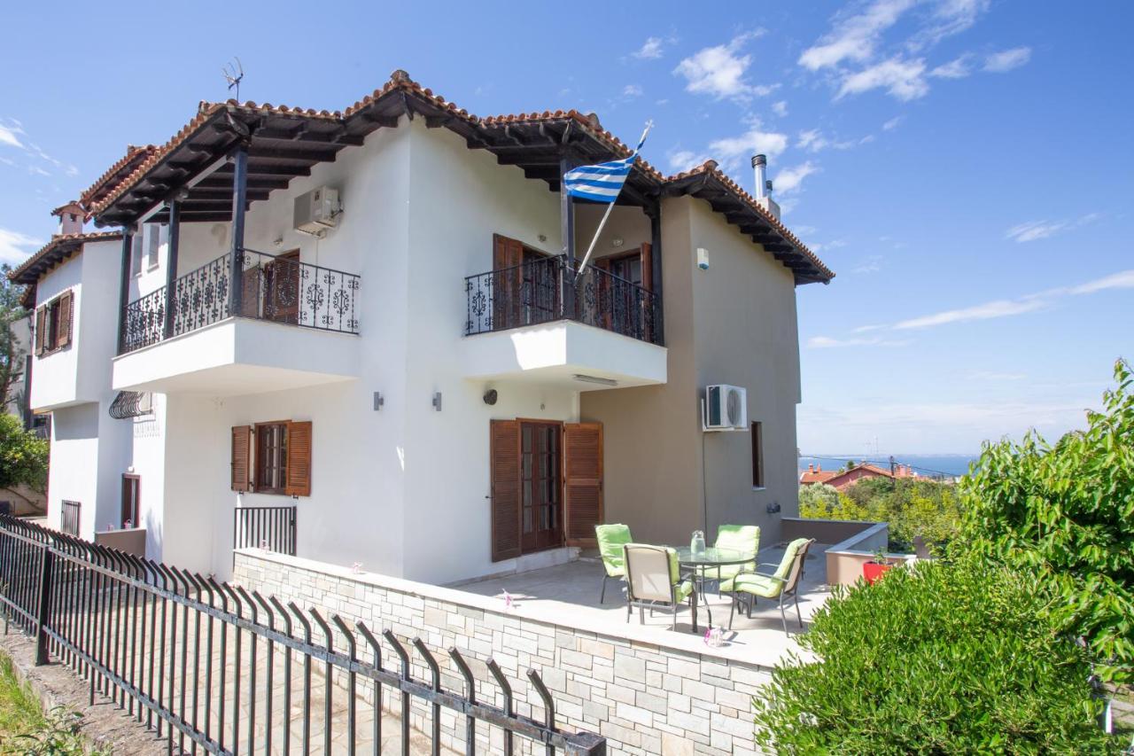 Τraditional Fully Detached Villa On A Luxurious Hillock Of Thessaloniki With Its Own Garden Also For Family & Wedding Gatherings For 10 To 25 People Only 15 Minutes From Airport Kültér fotó