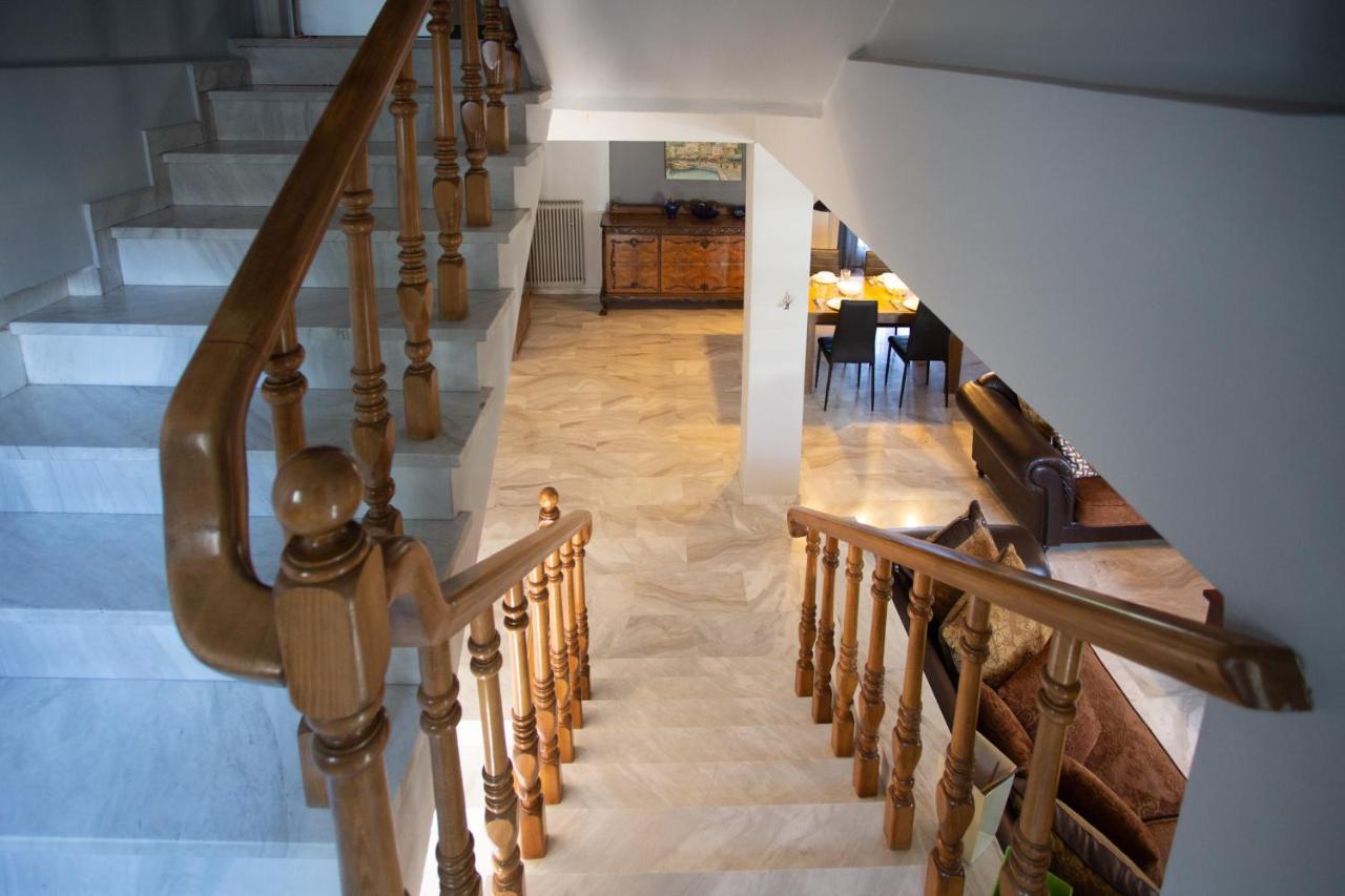 Τraditional Fully Detached Villa On A Luxurious Hillock Of Thessaloniki With Its Own Garden Also For Family & Wedding Gatherings For 10 To 25 People Only 15 Minutes From Airport Kültér fotó