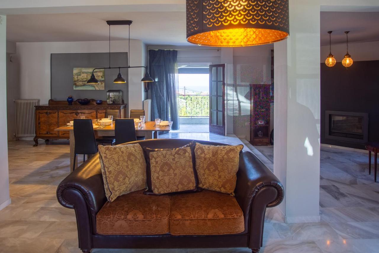 Τraditional Fully Detached Villa On A Luxurious Hillock Of Thessaloniki With Its Own Garden Also For Family & Wedding Gatherings For 10 To 25 People Only 15 Minutes From Airport Kültér fotó