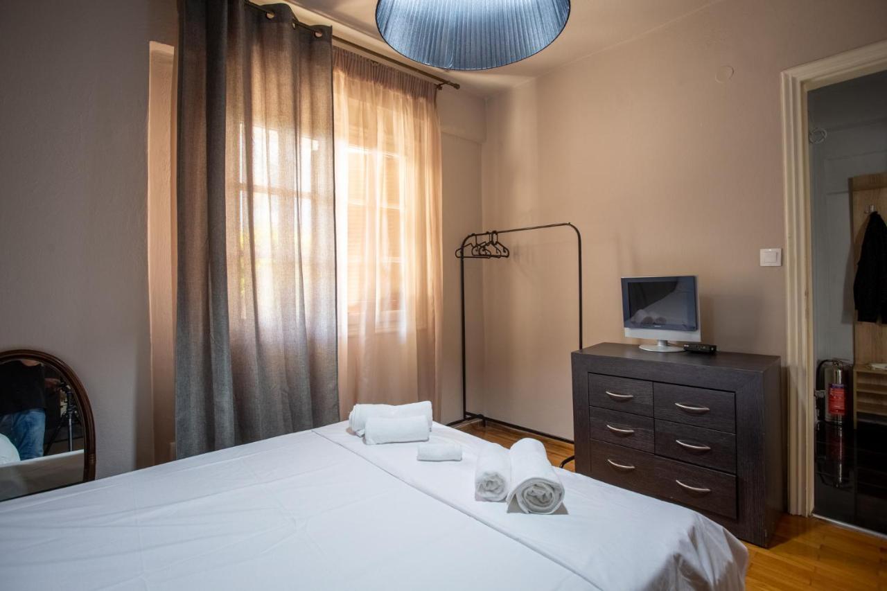 Τraditional Fully Detached Villa On A Luxurious Hillock Of Thessaloniki With Its Own Garden Also For Family & Wedding Gatherings For 10 To 25 People Only 15 Minutes From Airport Kültér fotó
