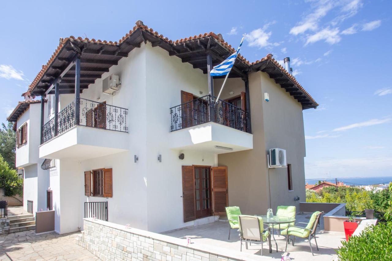 Τraditional Fully Detached Villa On A Luxurious Hillock Of Thessaloniki With Its Own Garden Also For Family & Wedding Gatherings For 10 To 25 People Only 15 Minutes From Airport Kültér fotó