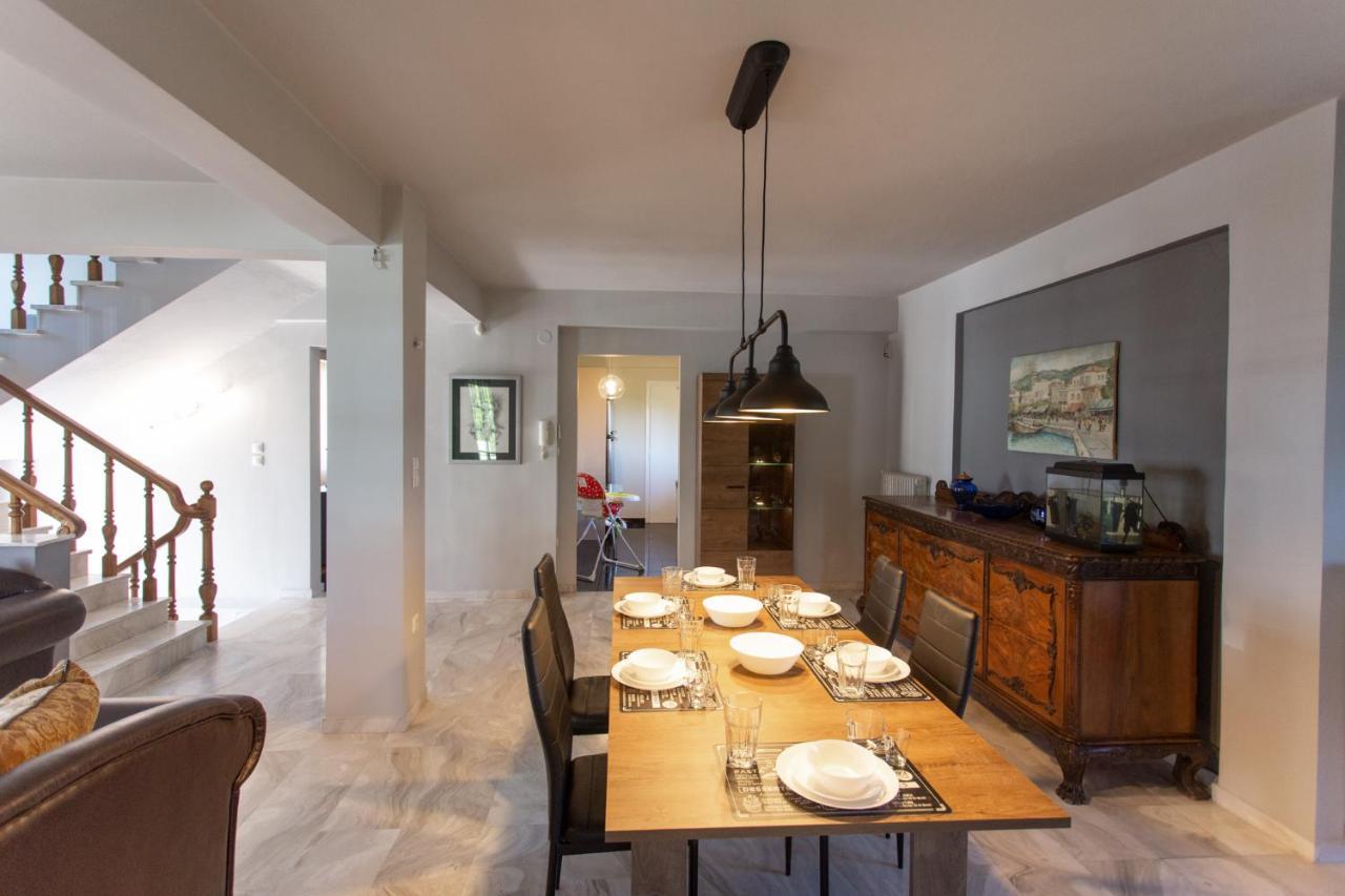 Τraditional Fully Detached Villa On A Luxurious Hillock Of Thessaloniki With Its Own Garden Also For Family & Wedding Gatherings For 10 To 25 People Only 15 Minutes From Airport Kültér fotó