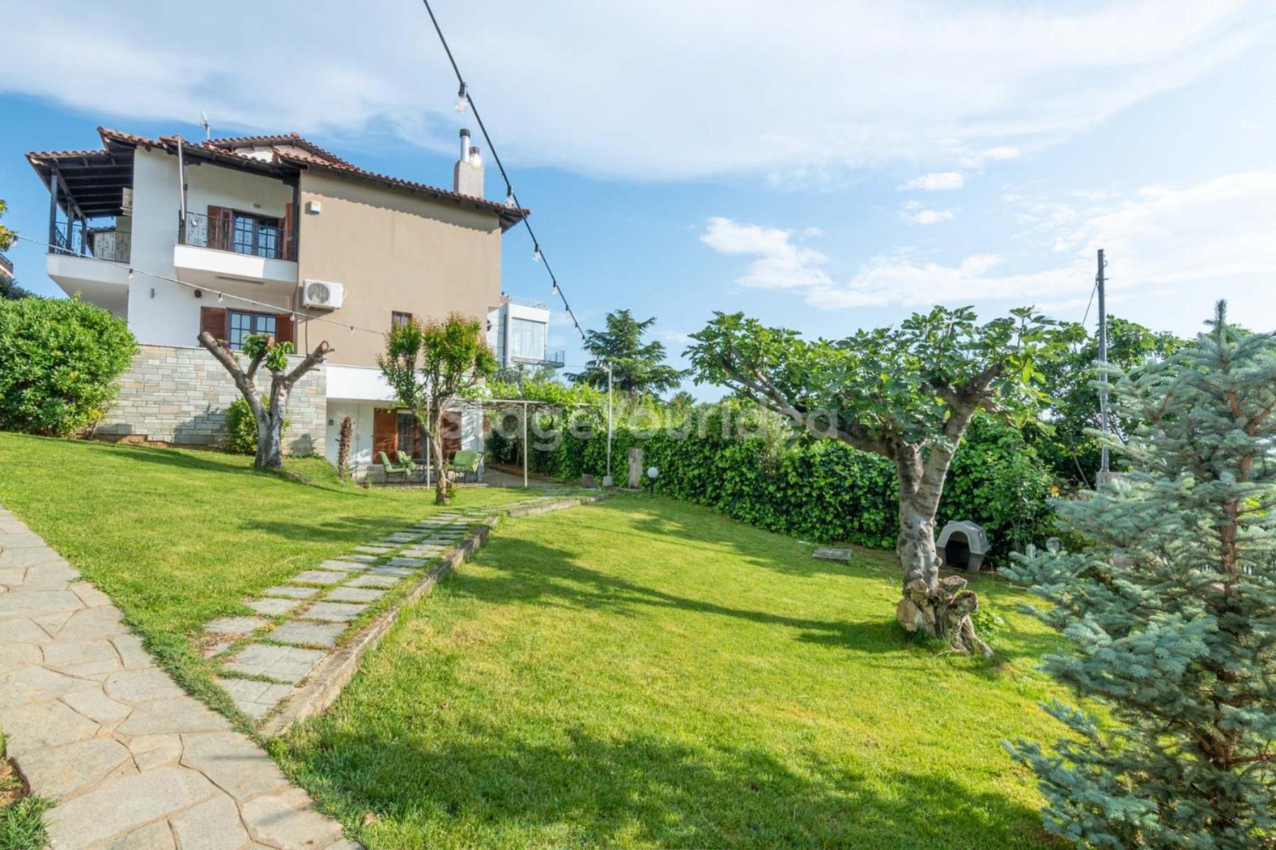 Τraditional Fully Detached Villa On A Luxurious Hillock Of Thessaloniki With Its Own Garden Also For Family & Wedding Gatherings For 10 To 25 People Only 15 Minutes From Airport Kültér fotó