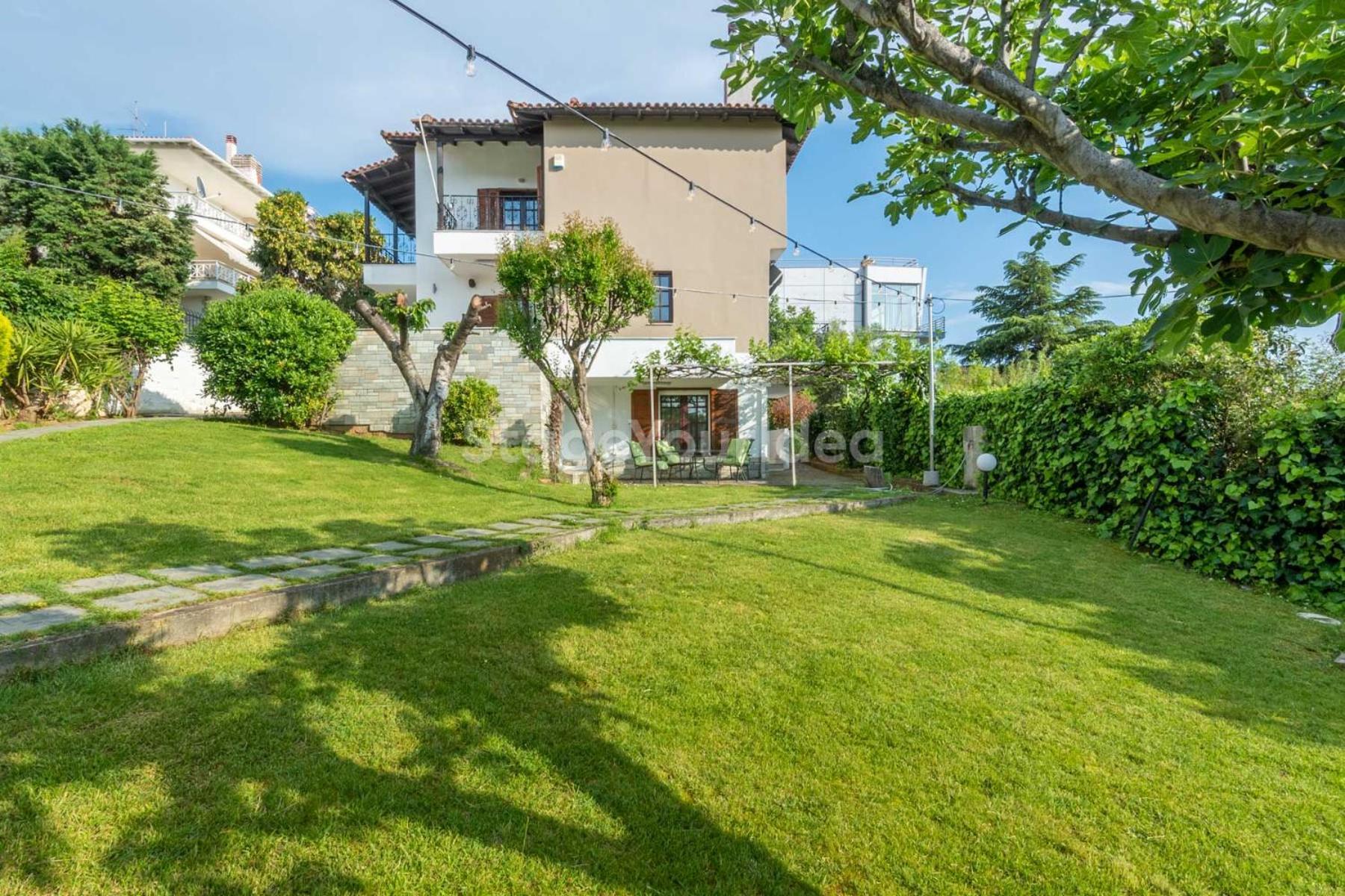 Τraditional Fully Detached Villa On A Luxurious Hillock Of Thessaloniki With Its Own Garden Also For Family & Wedding Gatherings For 10 To 25 People Only 15 Minutes From Airport Kültér fotó